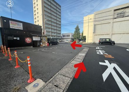 駐車場から当店への行き方案内 STEP 3